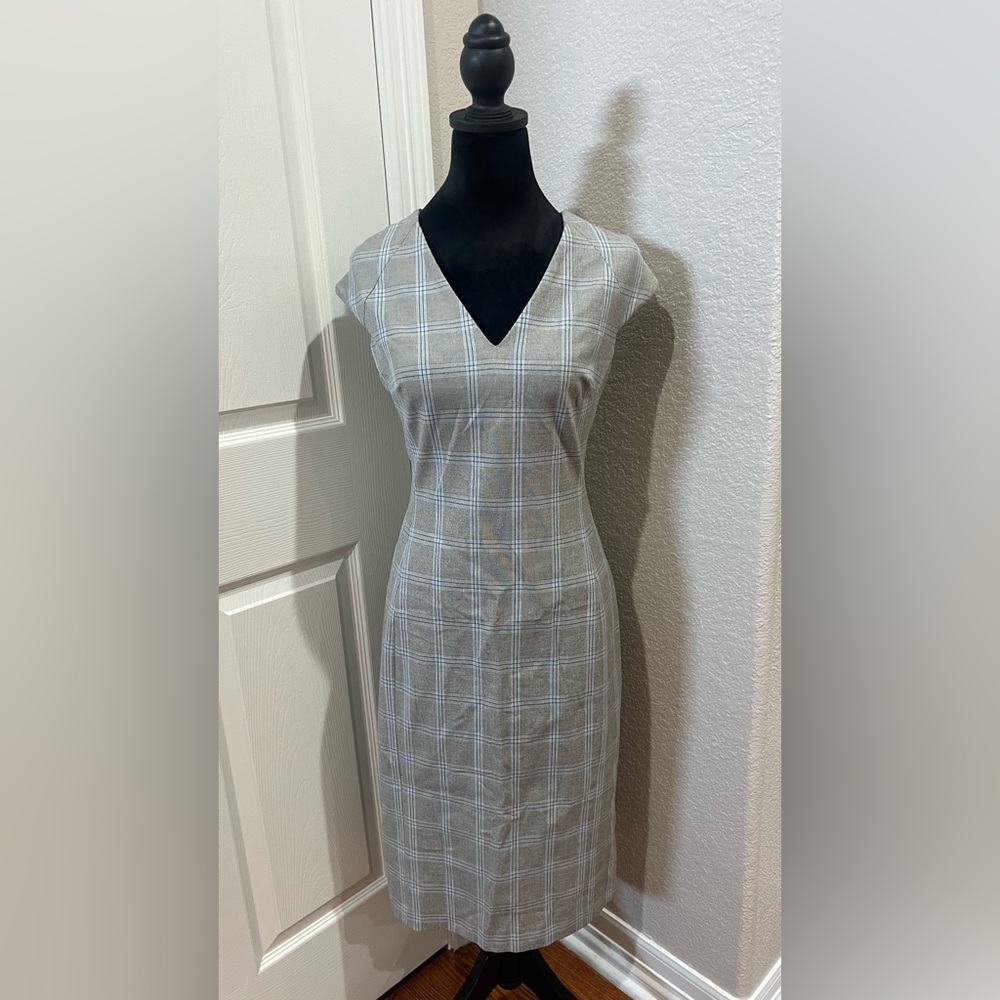Banana Republic Bi-Stretch Sheath Dress in Gray Plaid size 2